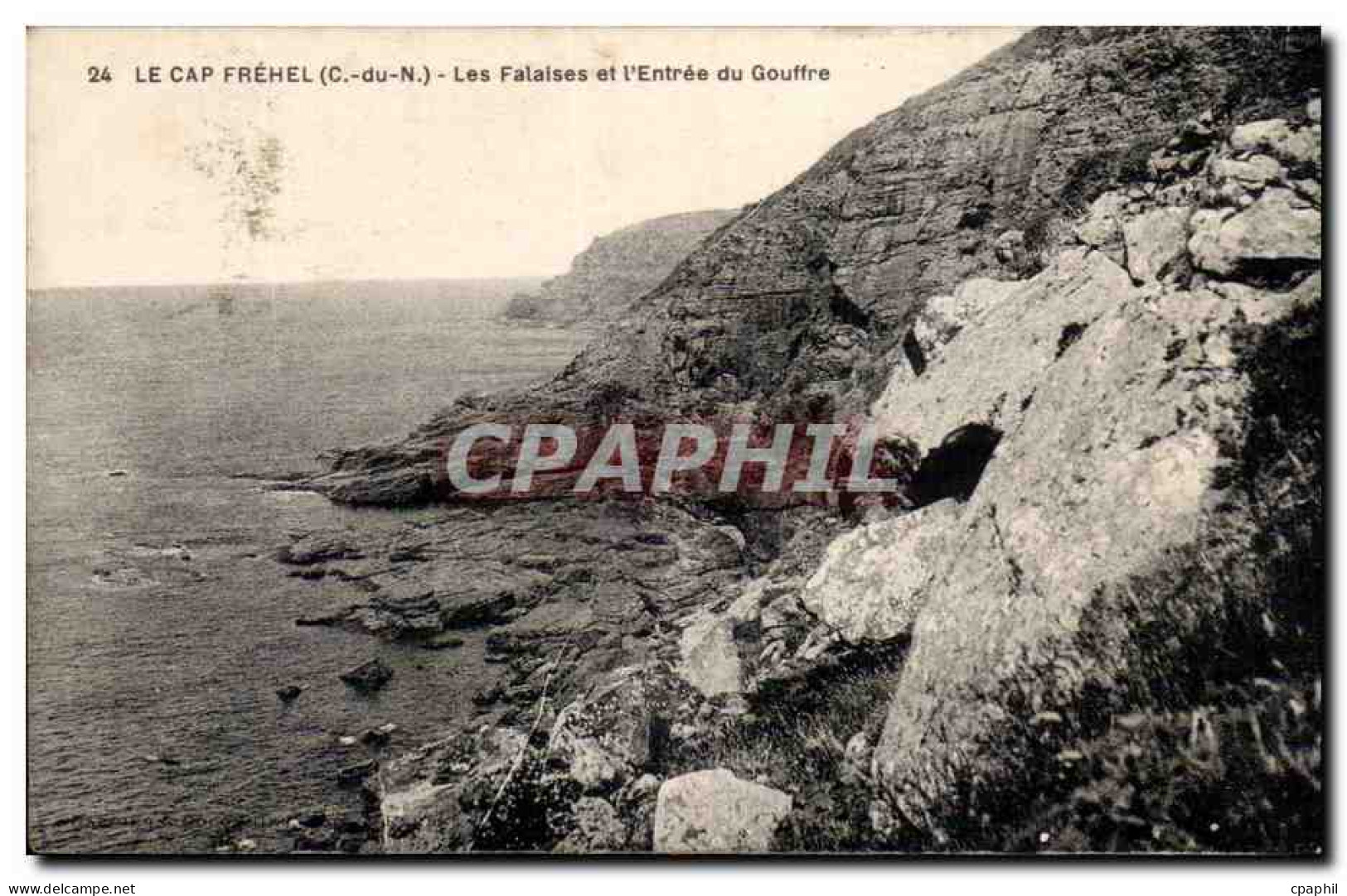 Cap Frehel CPA Les falaises et l'entree du gouffre