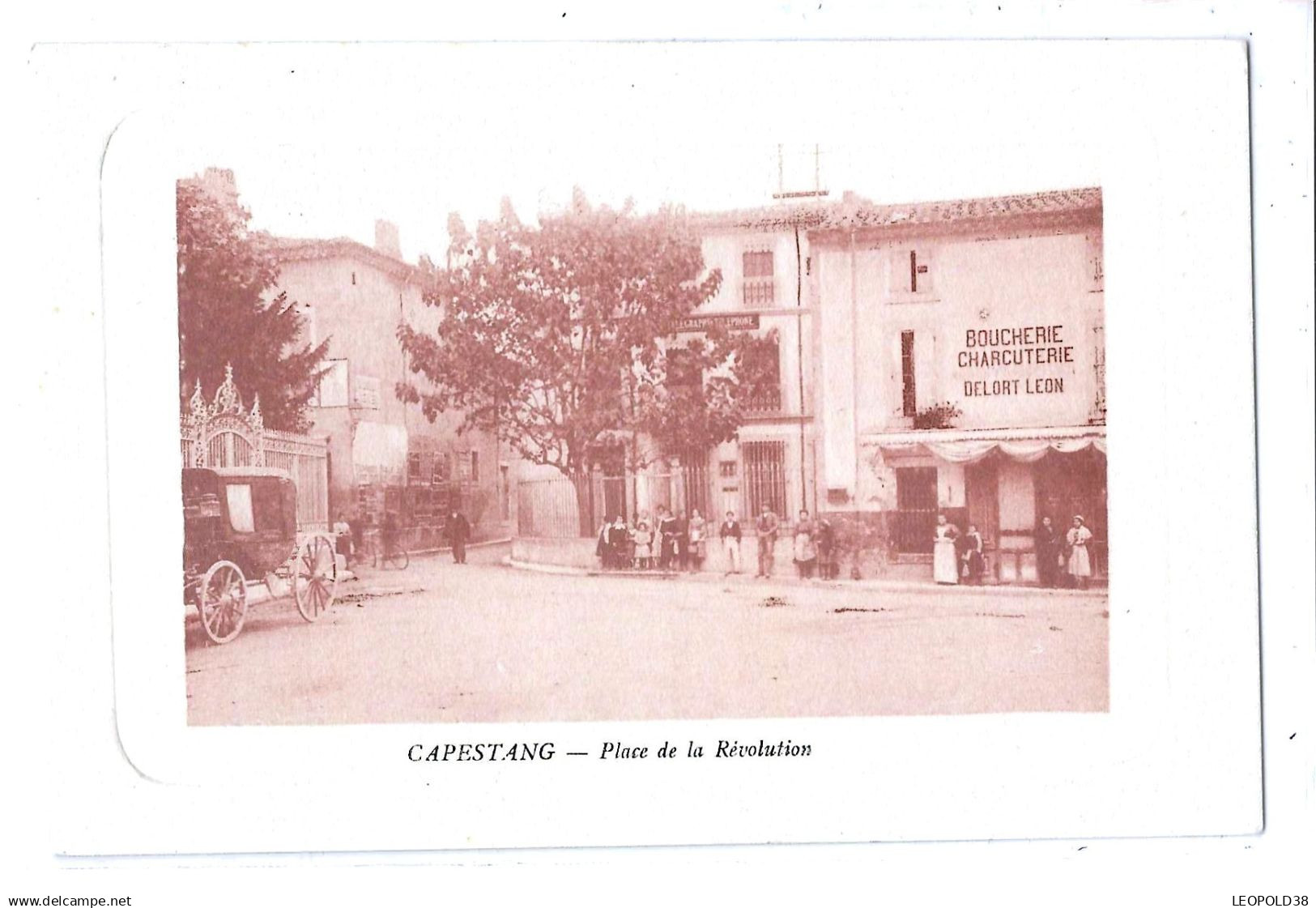 Capestang Place de la Révolution