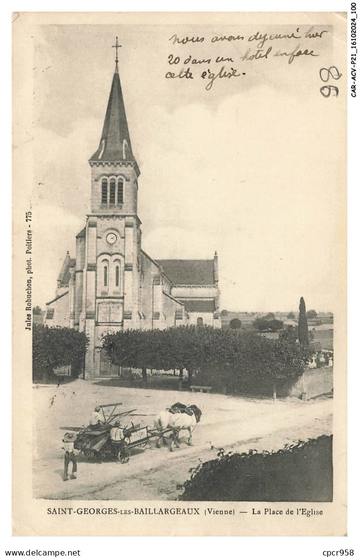 CAR-ACVP21-1039-86 - SAINT-GEORGES-LES-BAILLARGEAUX - La place de l'église