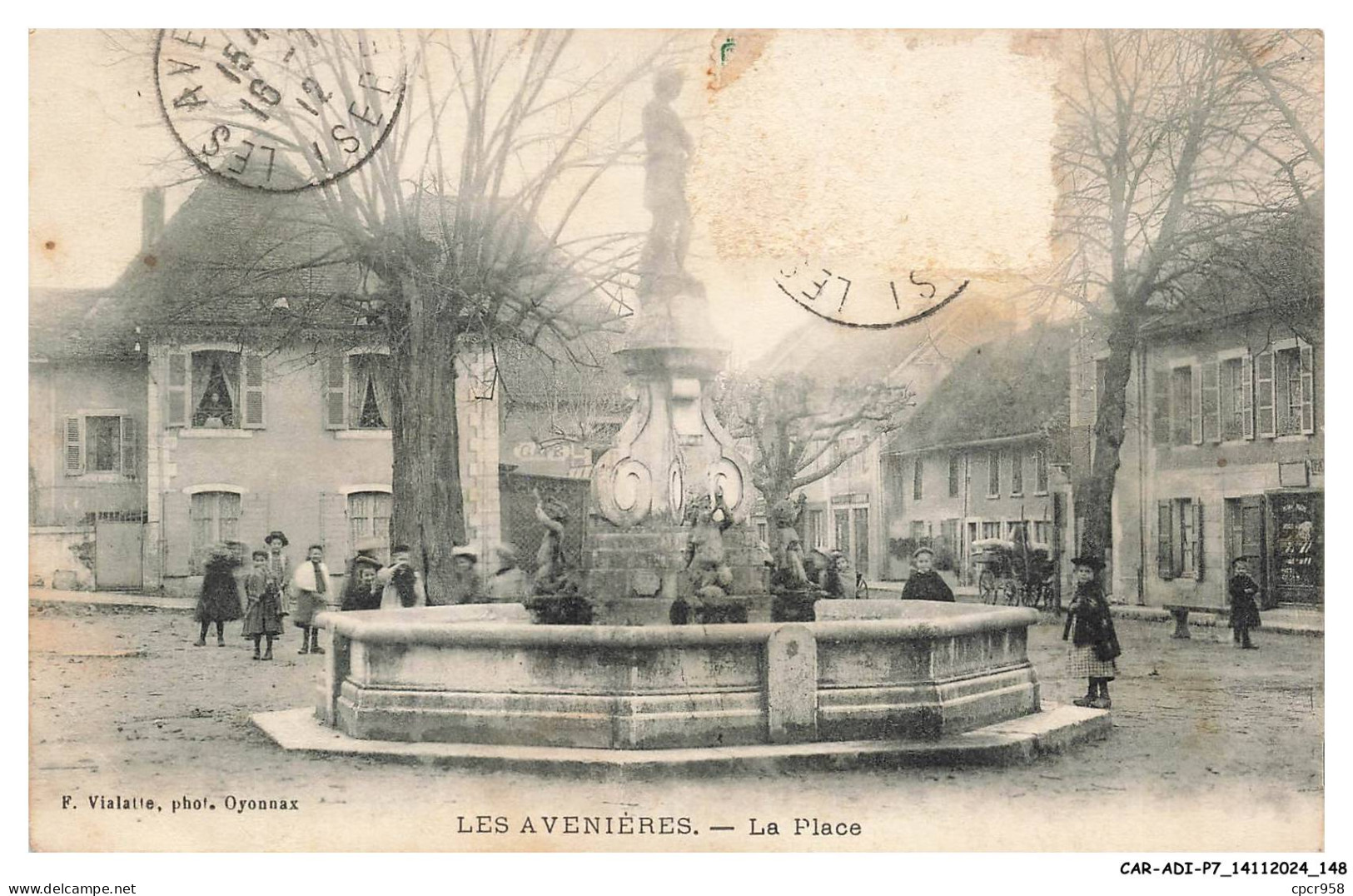 CAR-ADIP7-0476-38 - LES AVENIERES - la place