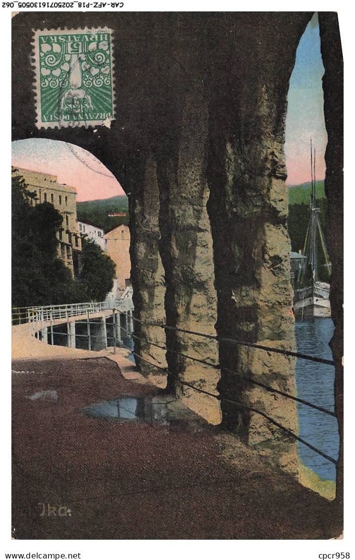 CAR-AFZP18-1022-SERBIE - La seine et ses bords - Bateau