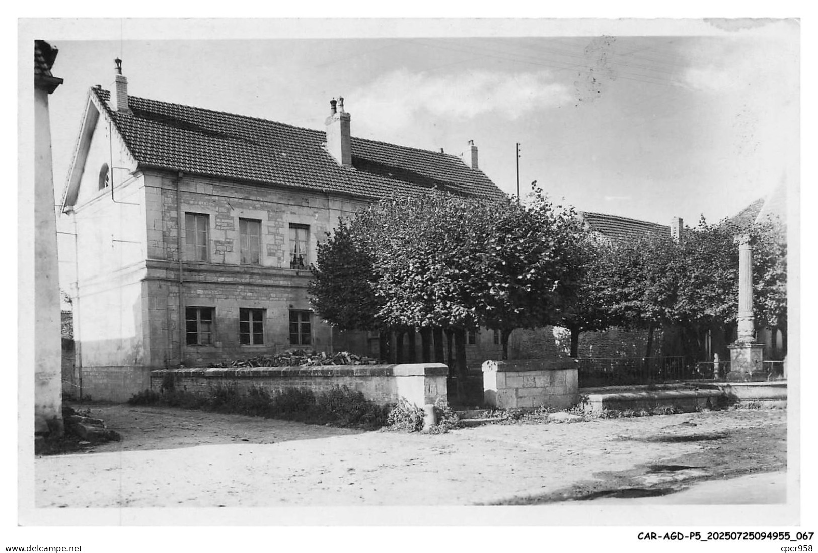 CAR-AGDP5-0266-70 - COMBEAUFONTAINE - La mairie