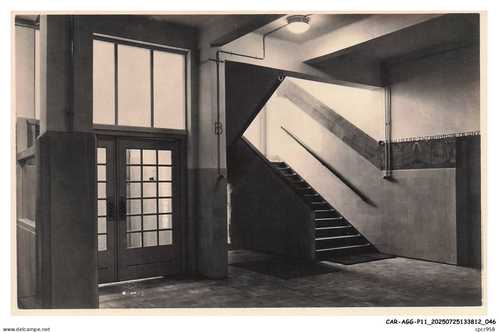 CAR-AGGP11-0528-PAYS-BAS - Vrije universiteit - AMSTERDAM - Hal in het laboratoriumgebouw voor de wisen natuurk