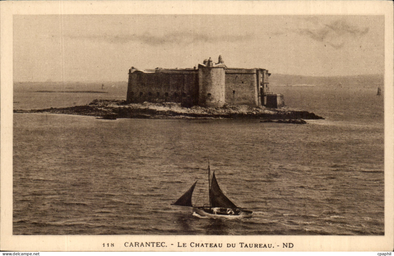 Carantec CPA Le chateau du taureau