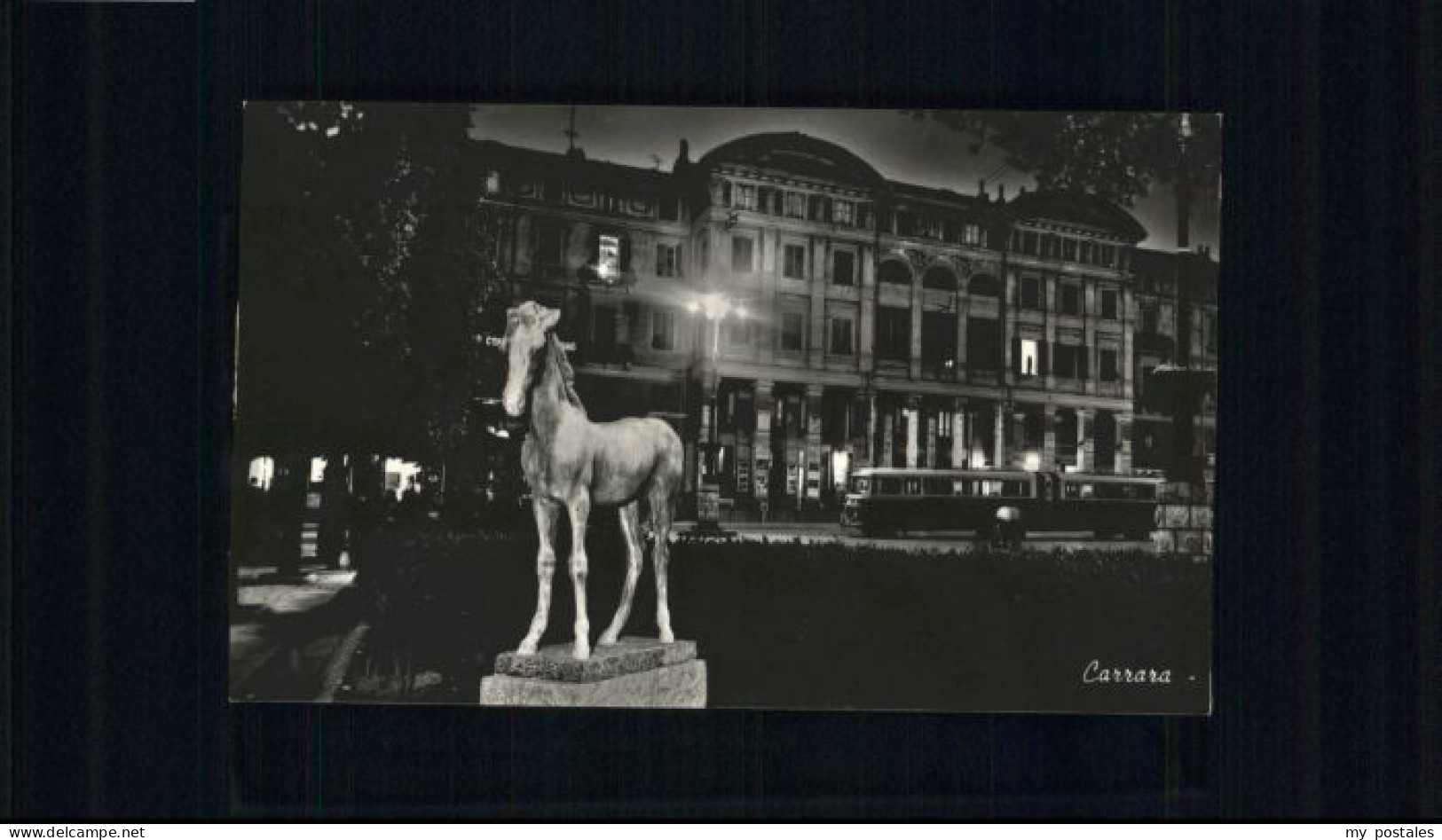 Carrara Pferd Statute