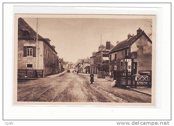 carte 1920 GISORS LE FAUBOURG DE PARIS ET LE PASSAGE A NIVEAU DE LA GARE DE GISORS VILLE