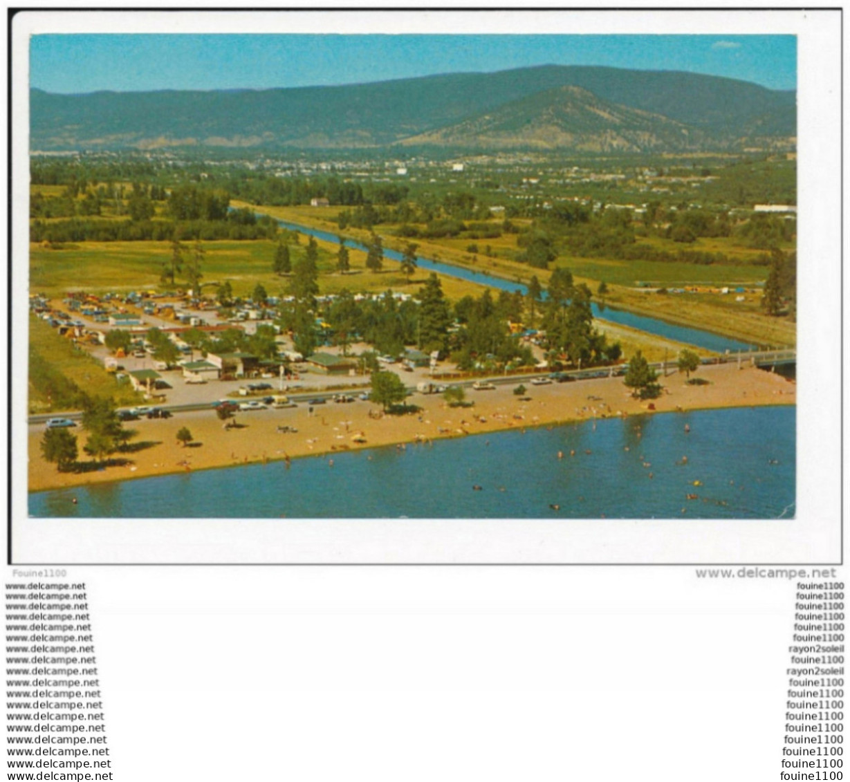 carte de SKAHA  BEACH AND OKANAGAN WITH THE CITY  ( cachet penticton ) ( recto verso )