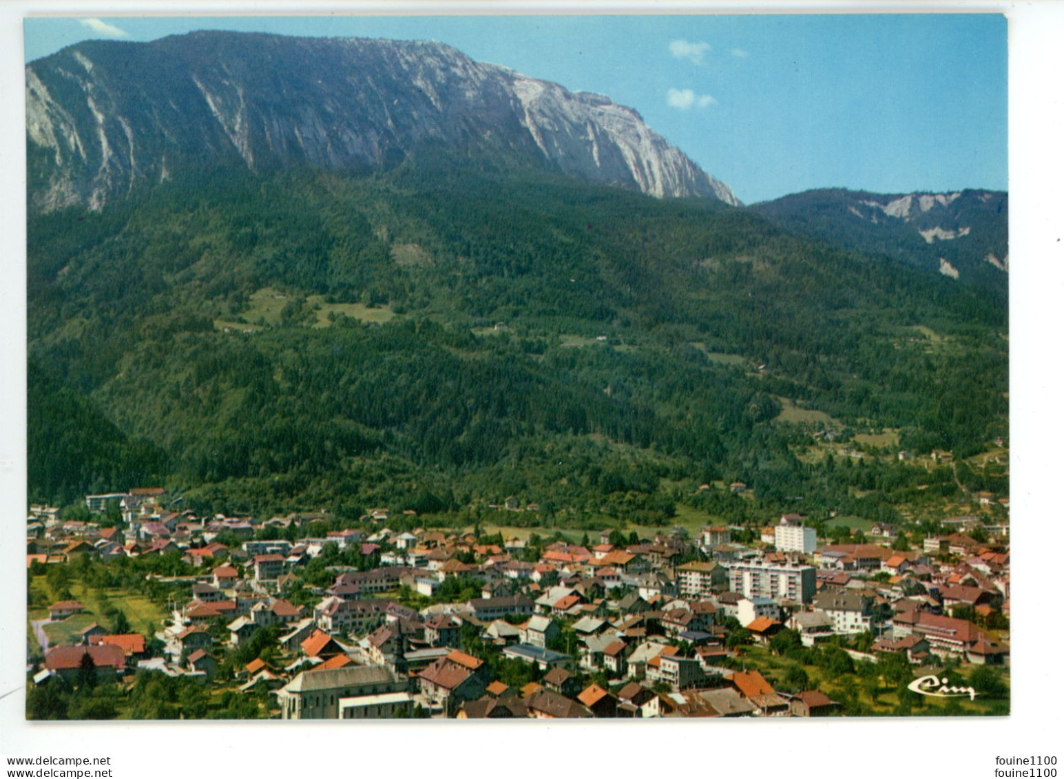 CARTE (  format 15 x 10,5 cm ) SCIONZIER vue aérienne au fond le Bargy