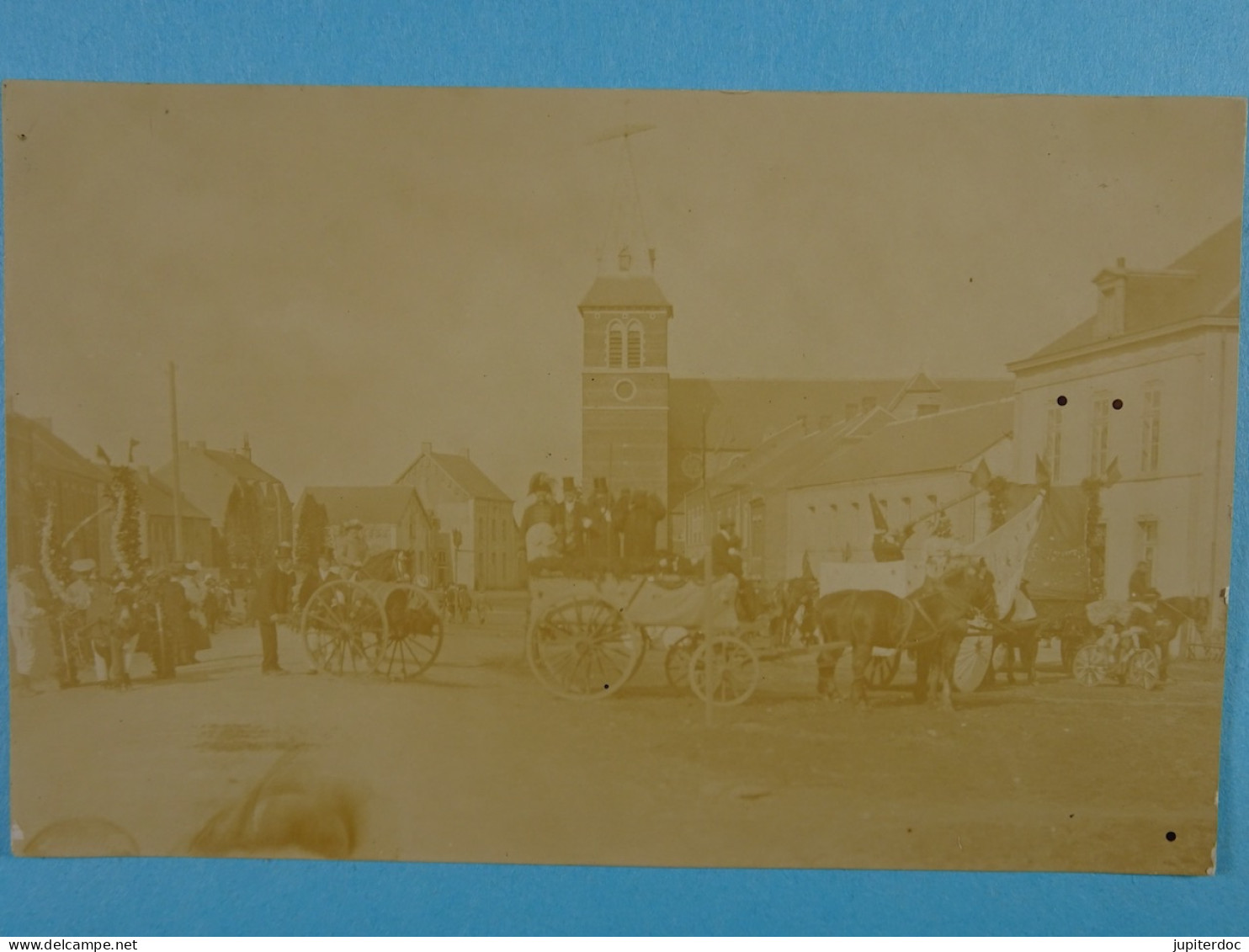 Carte photo Cul-des-Sarts (sur la Grand'Place) Fête Cortège (Napoléon ? )
