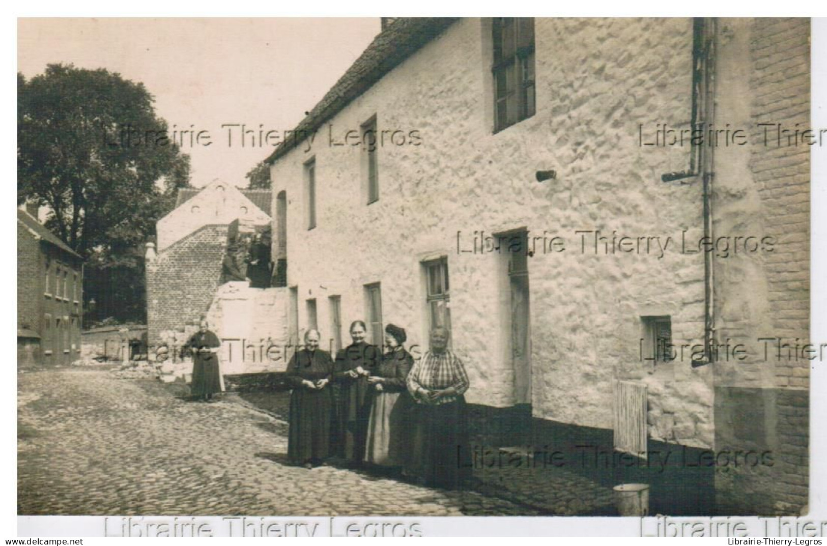 carte photo Fontaine l'Evêque  habitations des pauvres   mention au dos   CPA