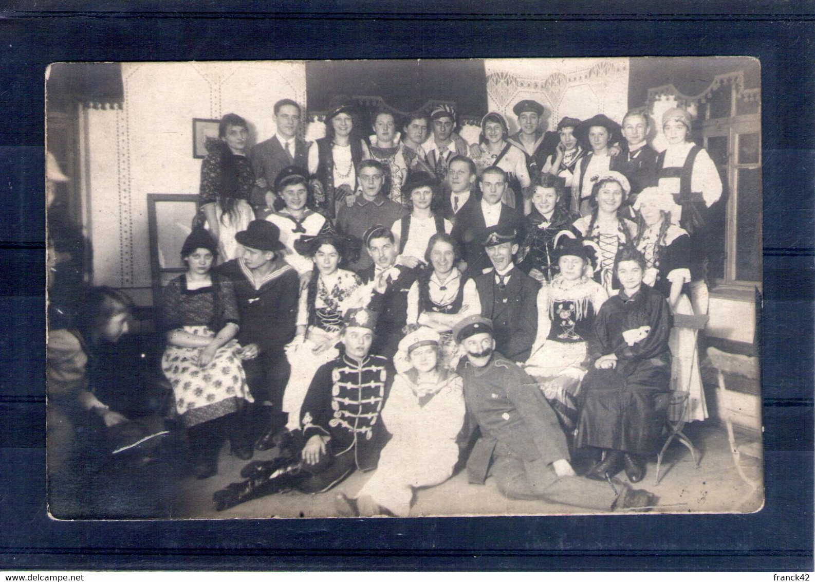 carte photo. groupe déguisé