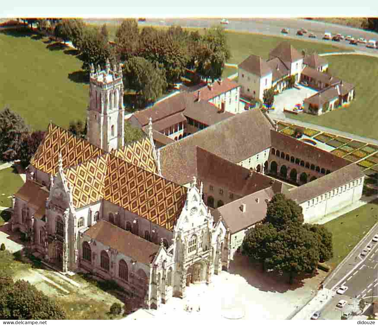 Carte Postale - 01 - Bourg en Bresse - Eglise de Brou - Vue aérienne de Brou - L'Eglise et le Monastère - Carte Neuve -