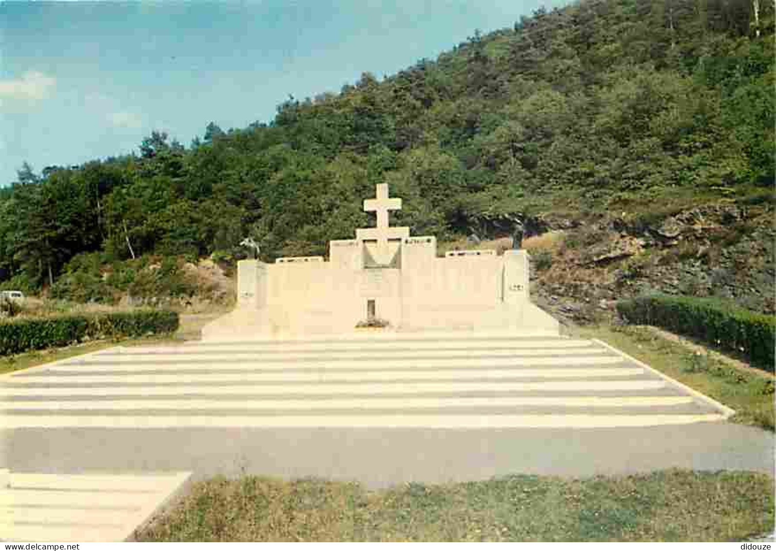 Carte Postale - 08 - Revin - Le Monument des Manises - Monument aux morts du Maquis - Flamme Postale de Revin - CPM - Vo