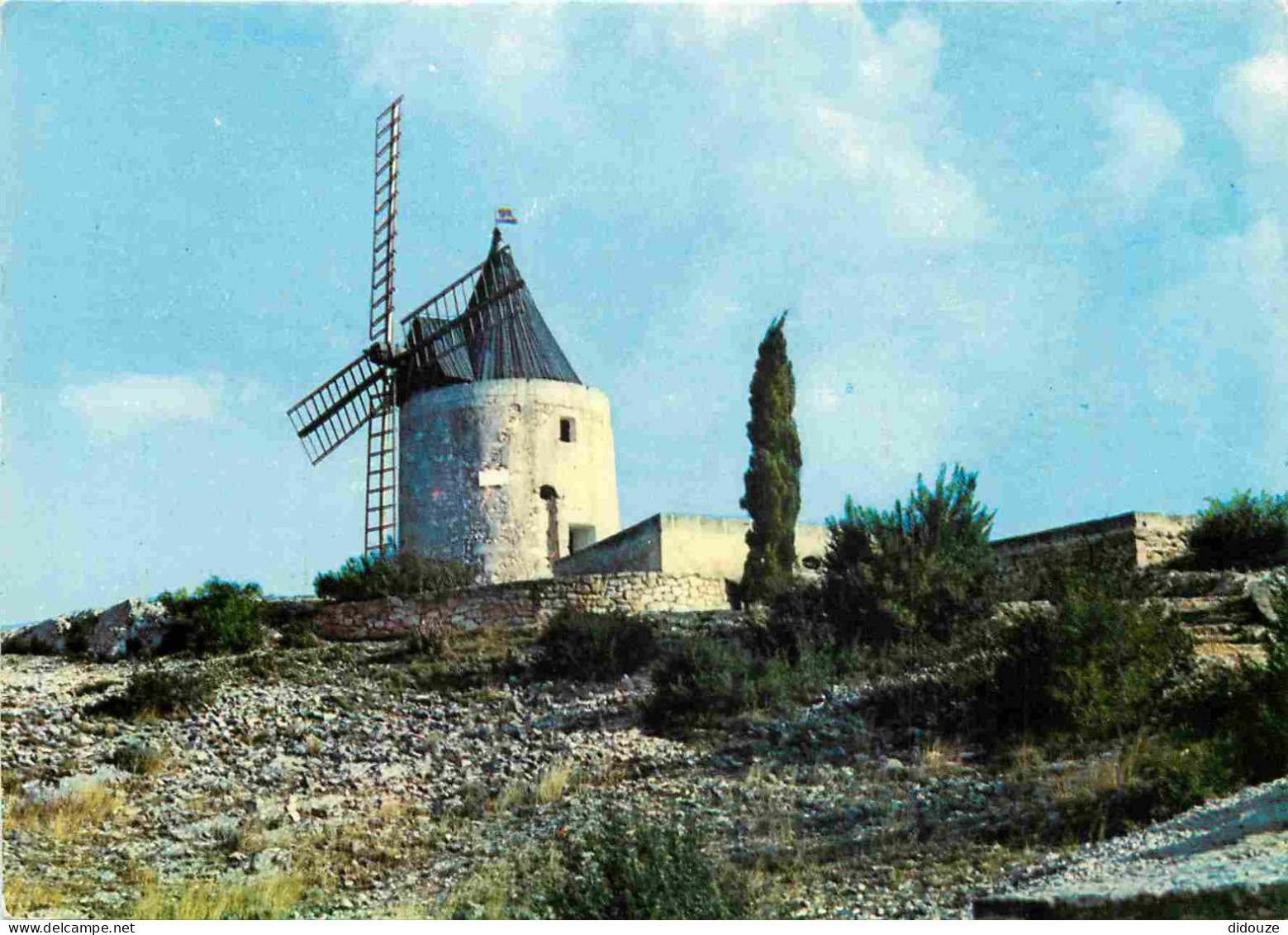 Carte Postale - 13 - Fontvieille - Le moulin de daudet -  -  -  -  - CPM -  -  - Voir Scans Recto-Verso