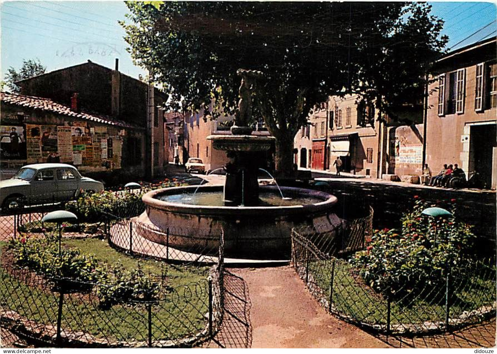 Carte Postale - 13 - Marignane - La Fontaine - Automobiles - Fleurs - Flamme Postale de Bayonne - CPM - Voir Scans Recto