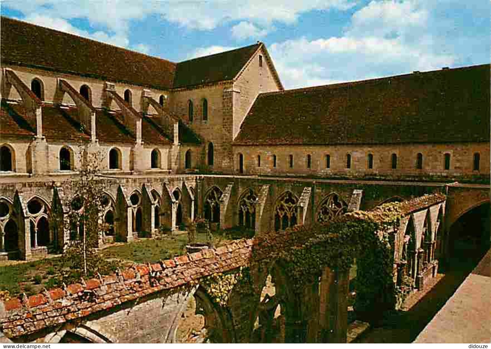 Carte Postale - 18 - Saint Amand Montrond - Abbaye de Noirlac aux environs de Saint Amand Montrond - Le Cloitre - CPM -