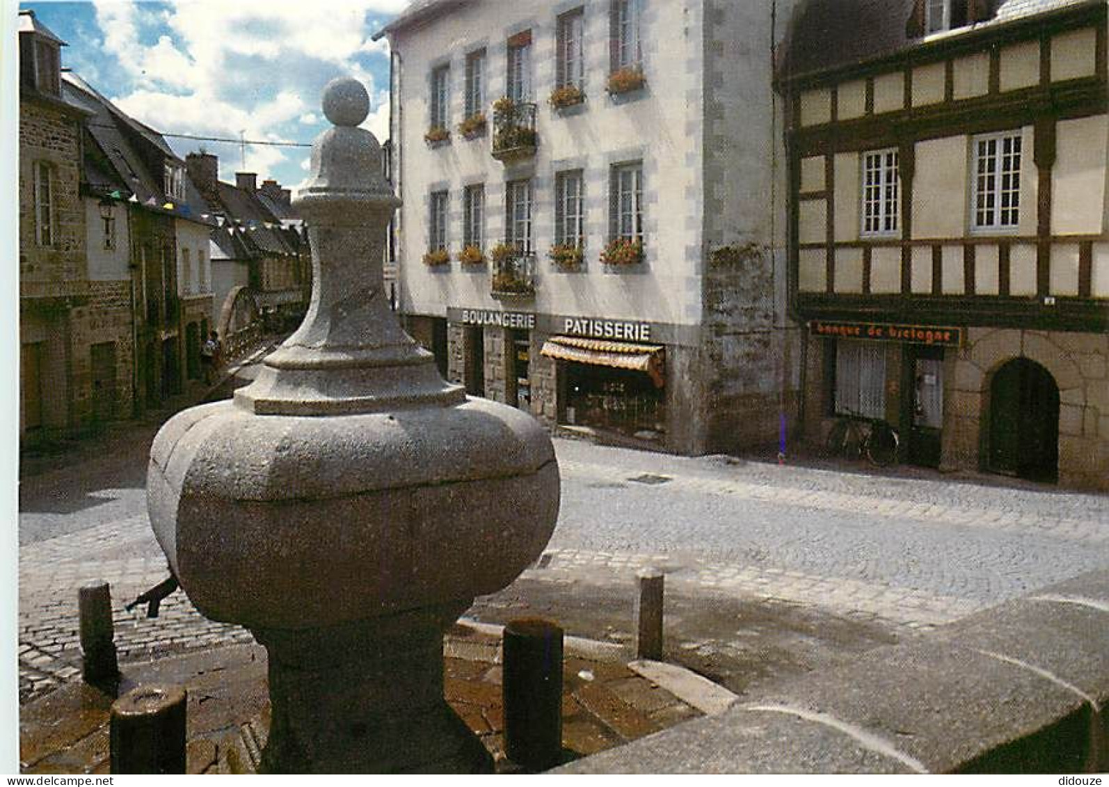Carte Postale - 22 - Pontrieux - La place et la fontaine - CPM - Voir Scans Recto-Verso - Poscard - Carta Postal -  Post