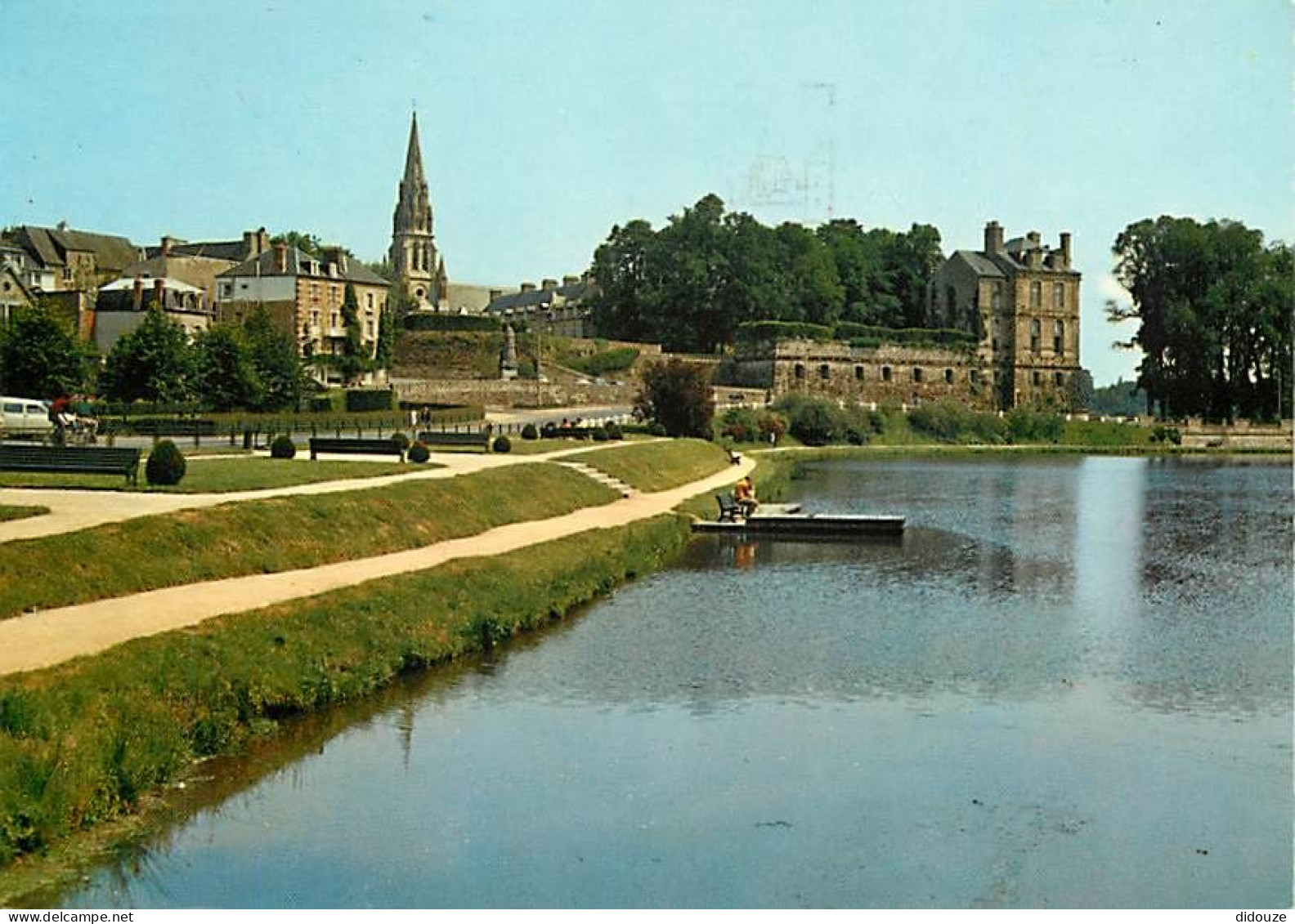 Carte Postale - 22 - Quintin - L'étang, le Château et le clocher de l'église - Flamme Postale de Quintin - CPM - Voir Sc