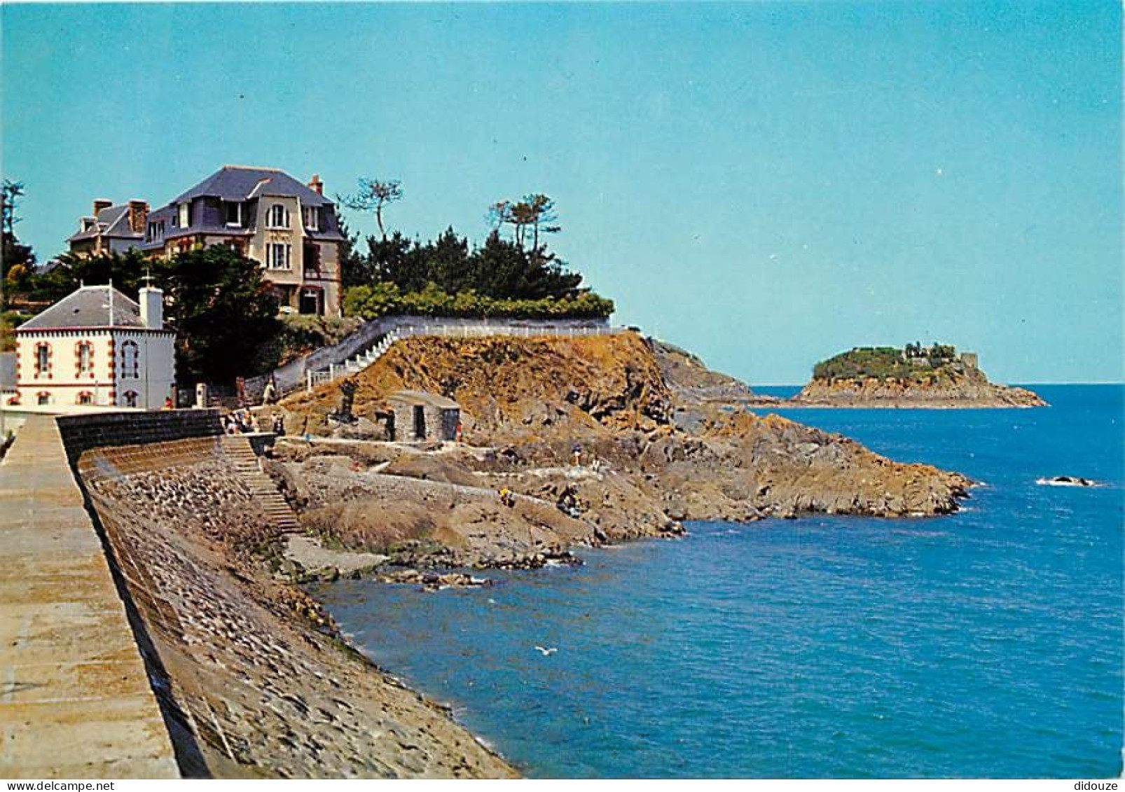 Carte Postale - 22 - Saint Quay Portrieux - Chemin de ronde et l'Ile de la Comtesse vus de la jetée - Flamme Postale de