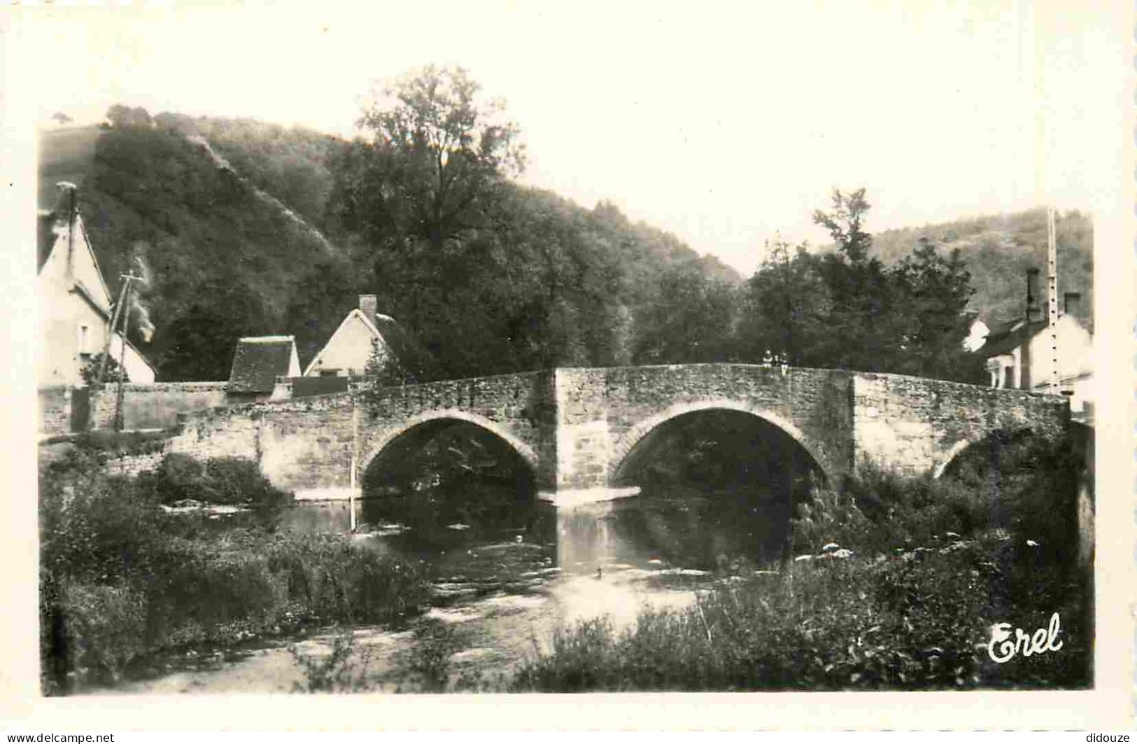 Carte Postale -23 - Chambon sur voueize - Vieux pont romain sur la voueize - Carte Dentelée - CPSM format CPA - Voir Sca