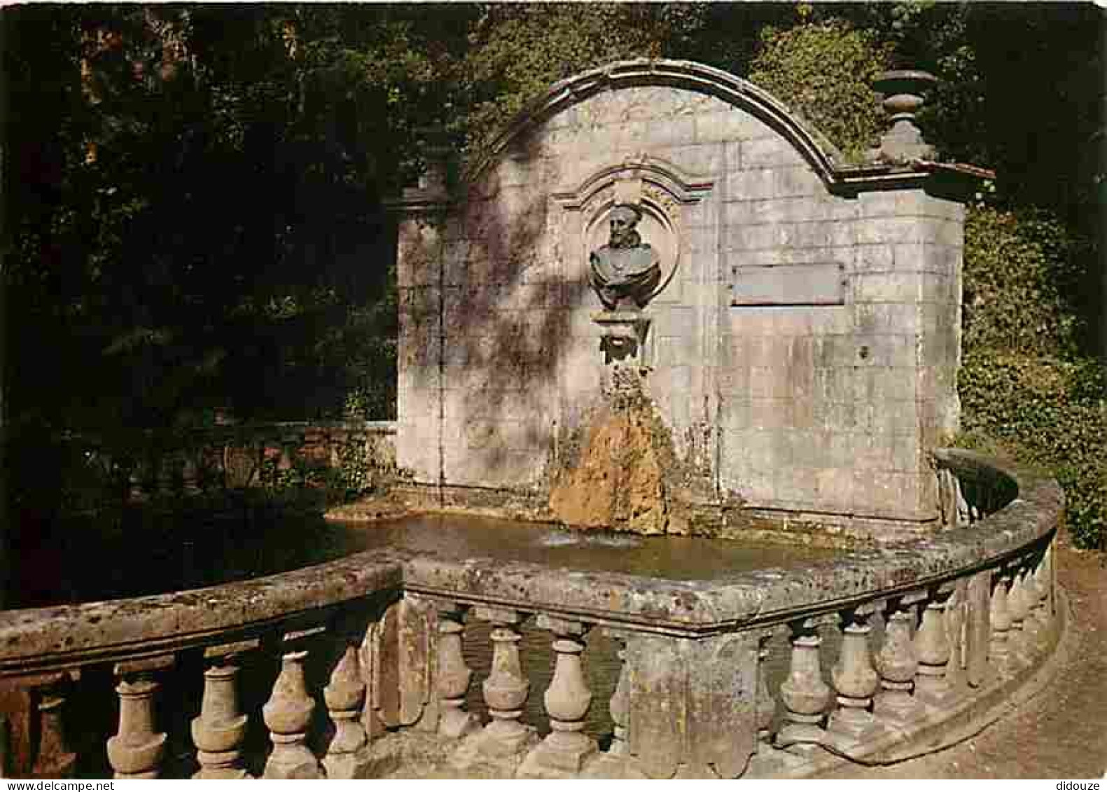 Carte Postale - 24 - Brantome - La Fontaine ornée du buste de Brantome auteur des Dames Galantes - CPM - Voir Scans Rect