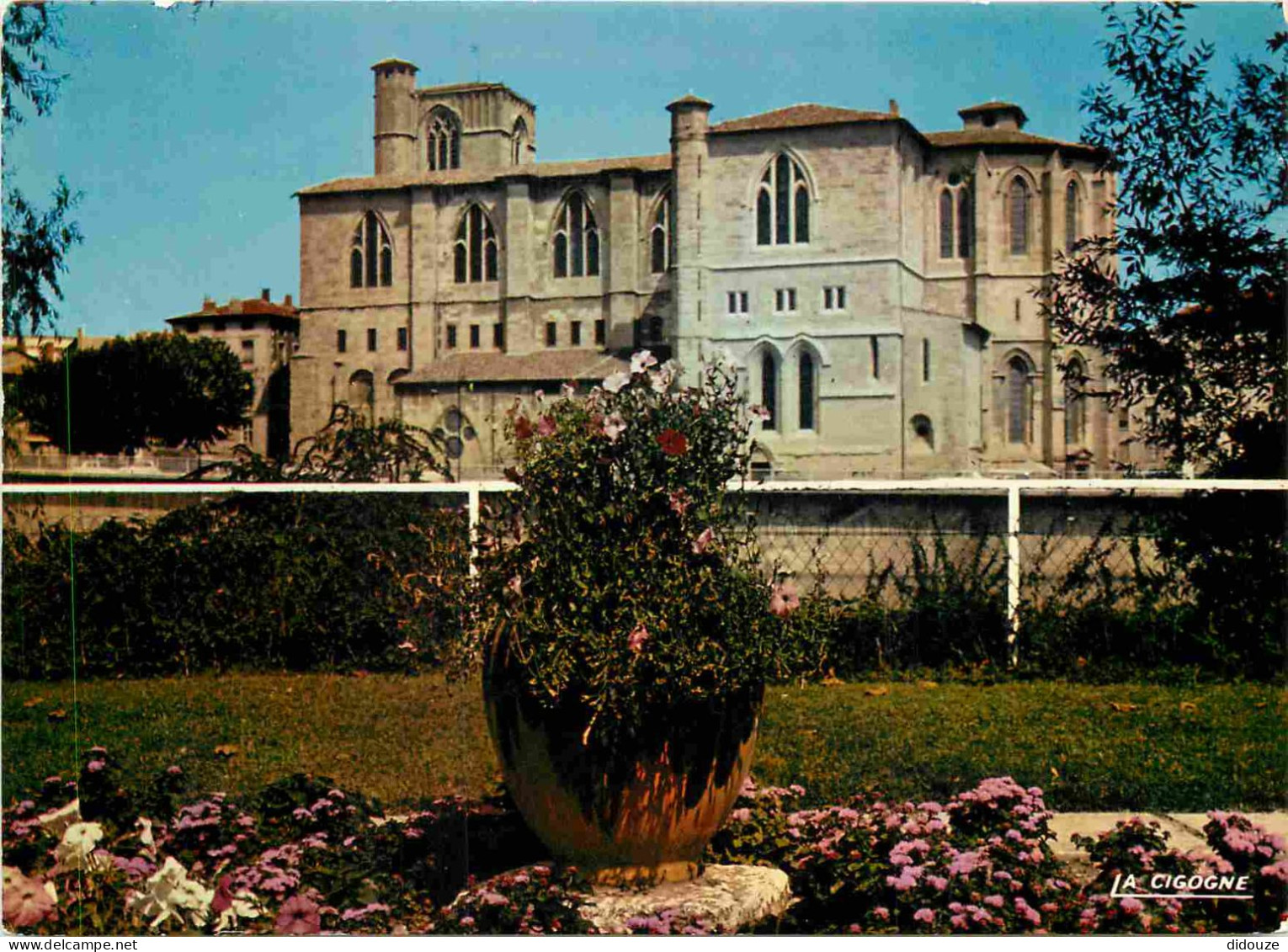 Carte Postale - 26 - Romans sur Isere - Collégiale Saint Barnard - Fleurs - CPM - Voir Scans Recto-Verso - Poscard - Car