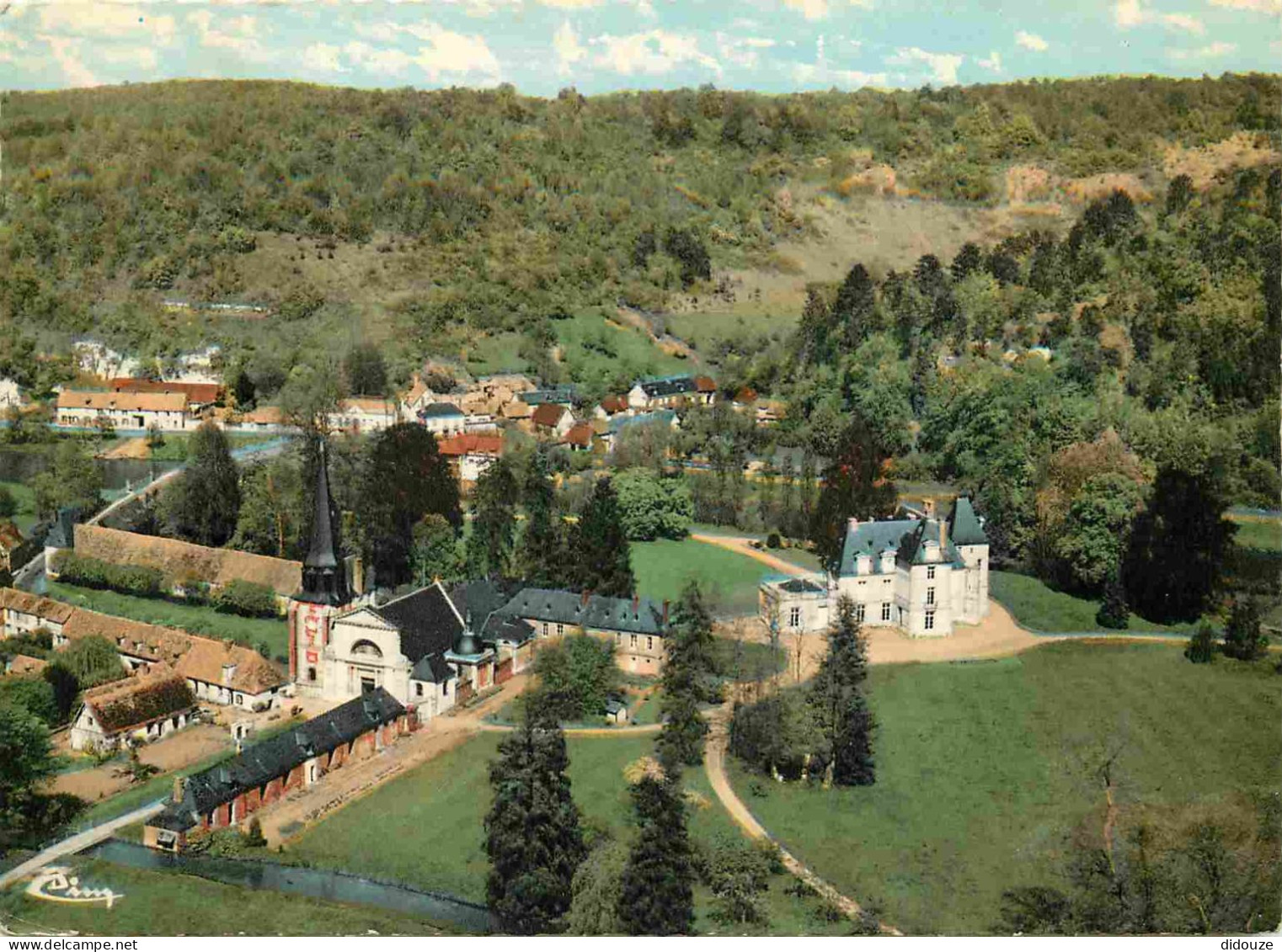 Carte Postale - 27 - Acquigny - Vue générale aérienne -  -  -  - Carte dentelée - CPSM grand format -  -  - Voir Scans R