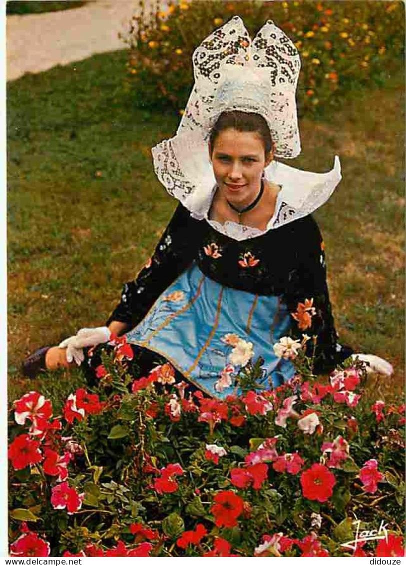 Carte Postale - 29 - La Foret Fouesnant - Femme en costume - Folklore - Coiffes - Voir Scans Recto Verso