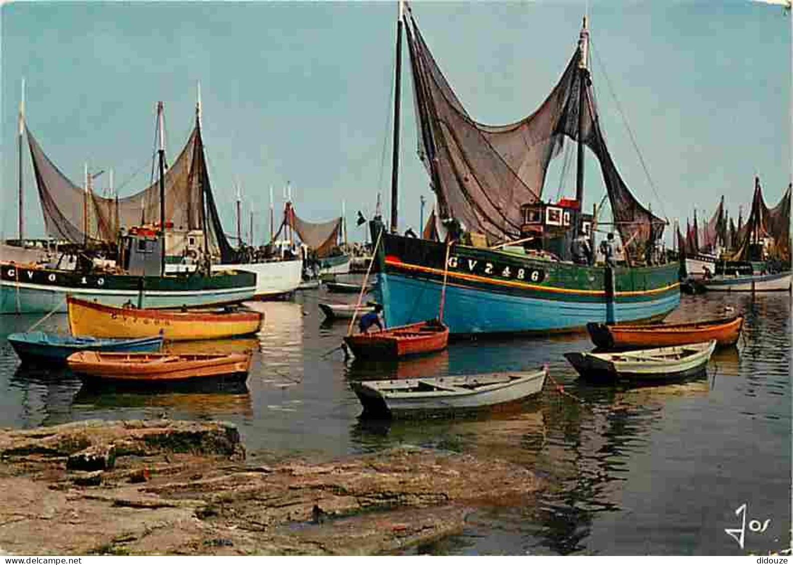 Carte Postale - 29 - Lesconil - Bateaux de peche dans le Port - Voir Scans Recto Verso