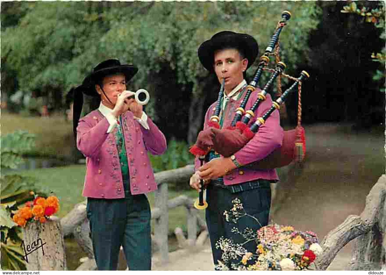 Carte Postale - 29 - Plougastel Daoulas - Sonneurs de Biniou et Bombarde de Plougastel Daoulas - Folklore - Voir Scans R