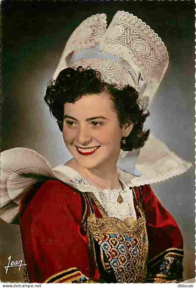 Carte Postale - 29 - Pont Aven - Femme en costume de Pont Aven - Coiffes - Folklore - Voir Scans Recto Verso