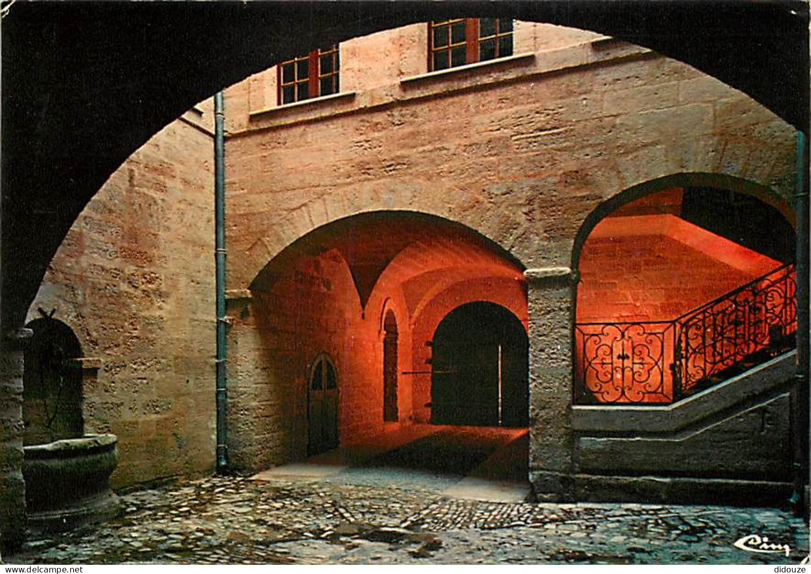 Carte Postale - 30 - Uzès - Hôtel de la Rochette du XVIIIe s - La cour intérieure - Flamme Postale de Uzès - CPM - Voir
