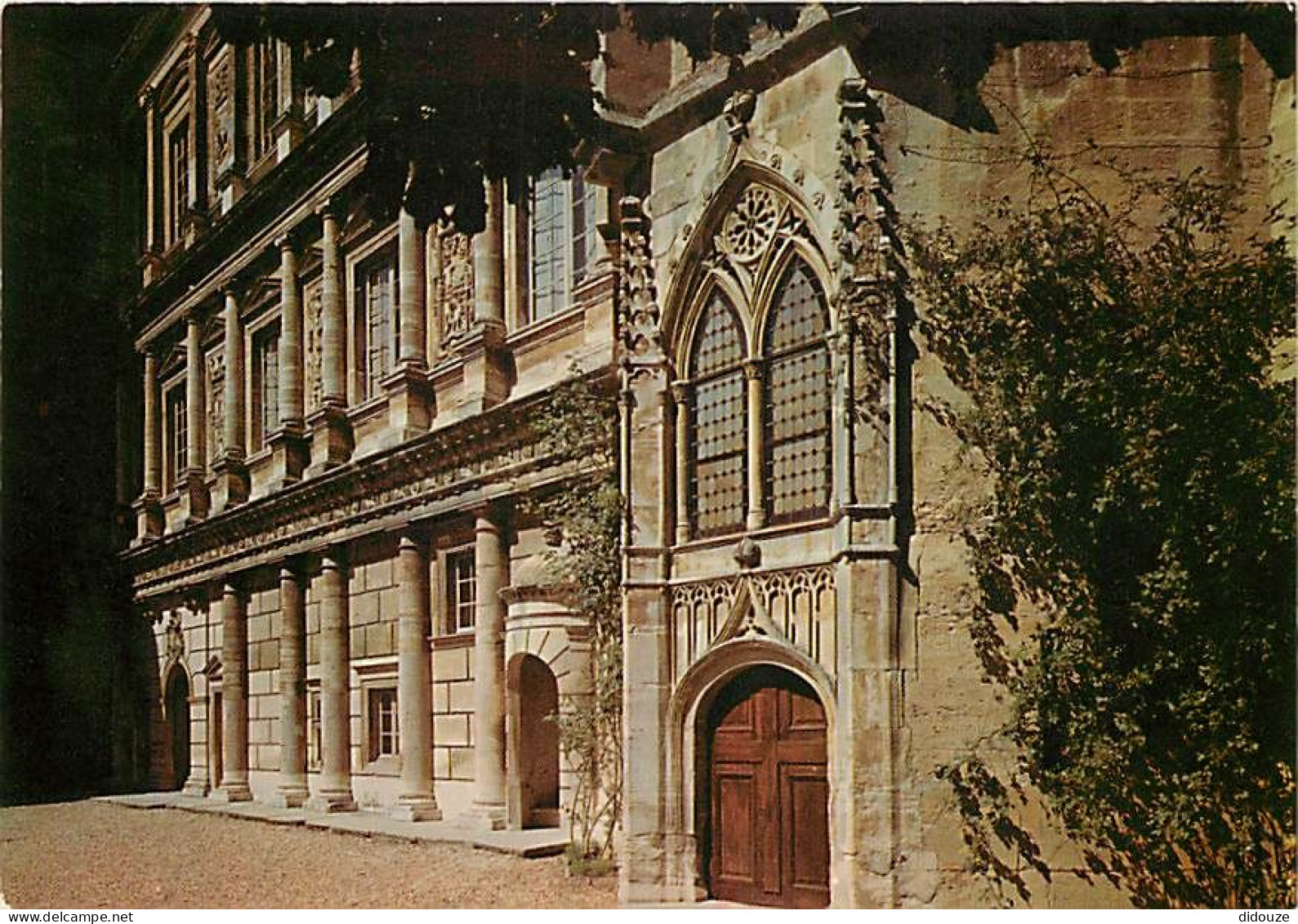 Carte Postale - 30 - Uzès - Résidence des Ducs d'Uzès depuis 10 siècles - Façade Philibert Delorme - Chapelle gothique -