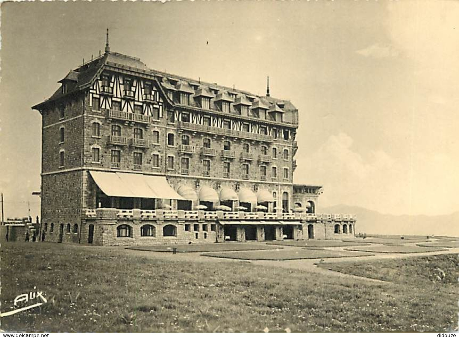 Carte Postale - 31 - Luchon - Superbagnères - Le Grand Hôtel de Superbagnères et les Terrasses - Carte dentelée - CPSM g