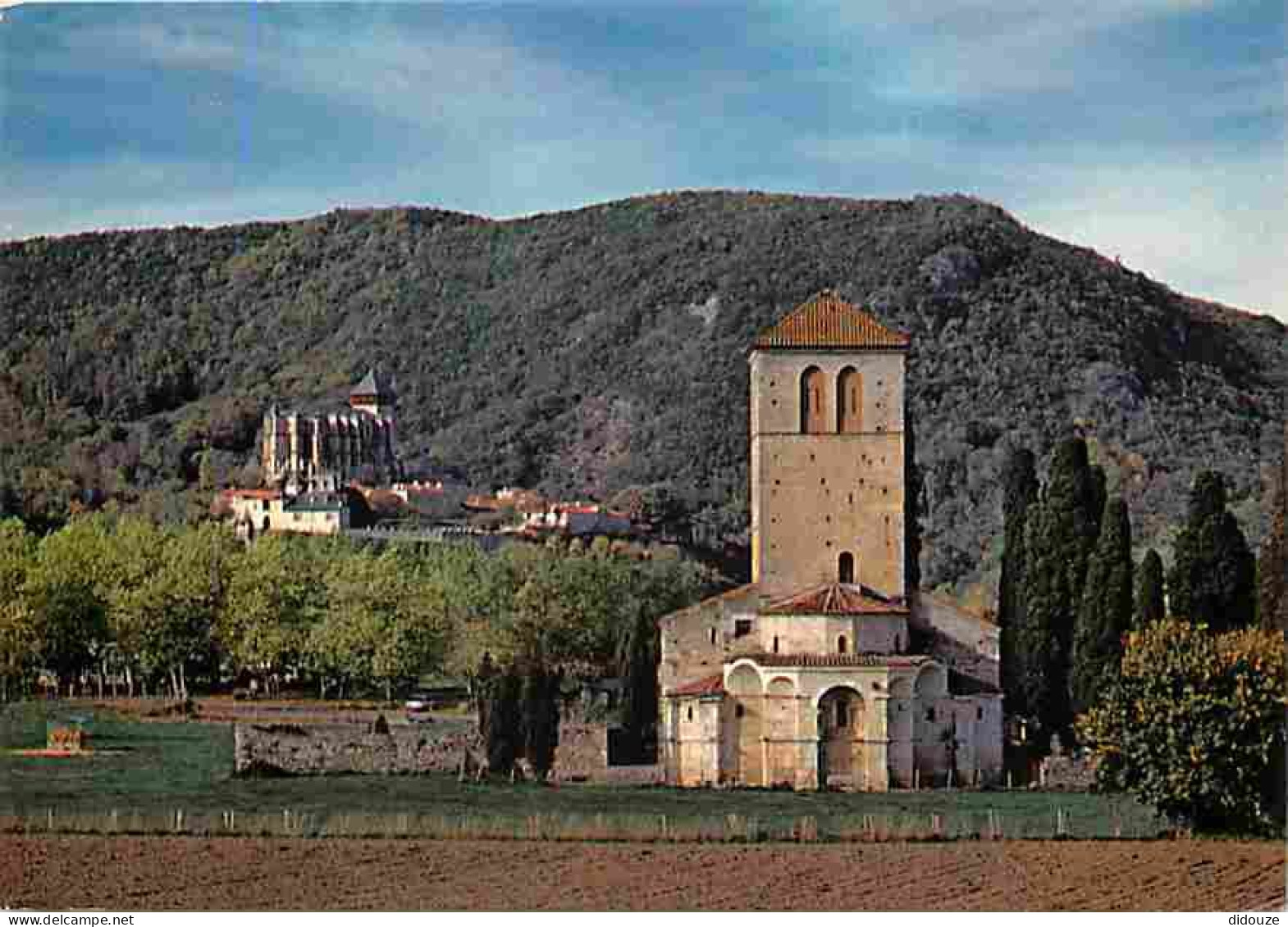 Carte Postale - 31 - Saint Bertrand de Comminges - La Cathédrale de Saint Bertrand et  l'Eglise Romane Saint Just de Val