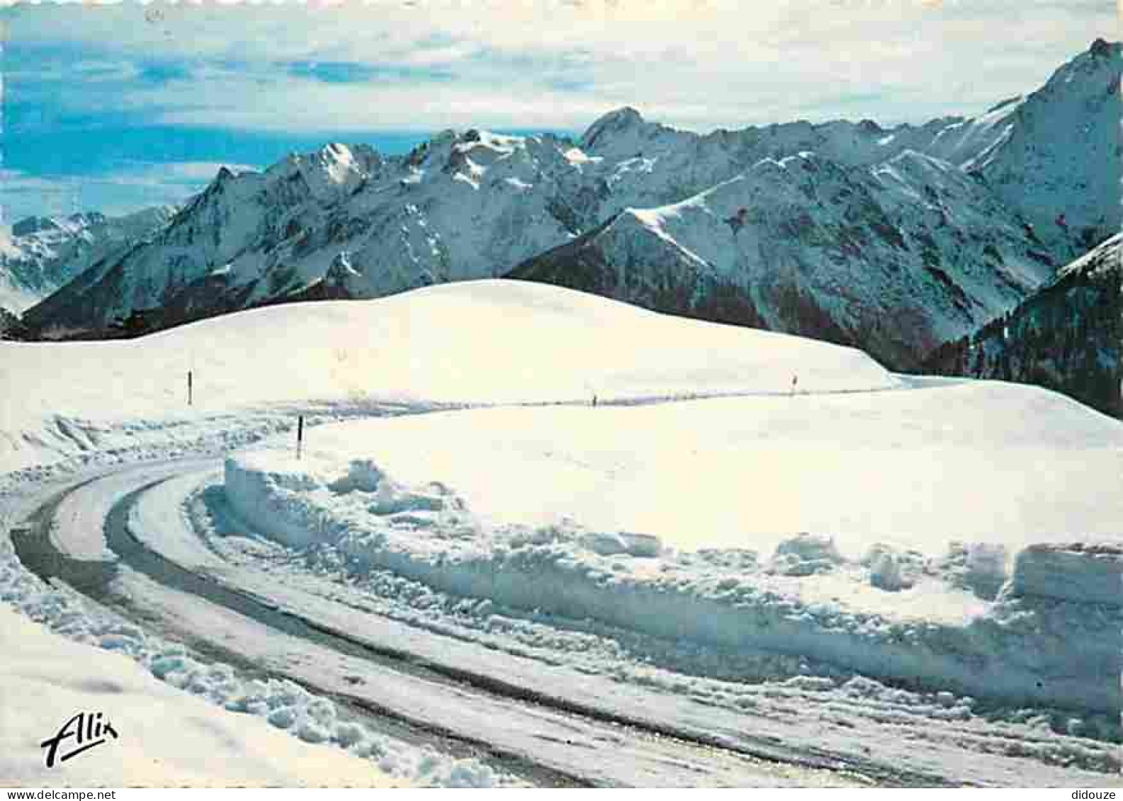 Carte Postale - 31 - Superbagnères - Un lacet sur la route de Superbagnères - Au fond le Massif de Venasque - Flamme Pos