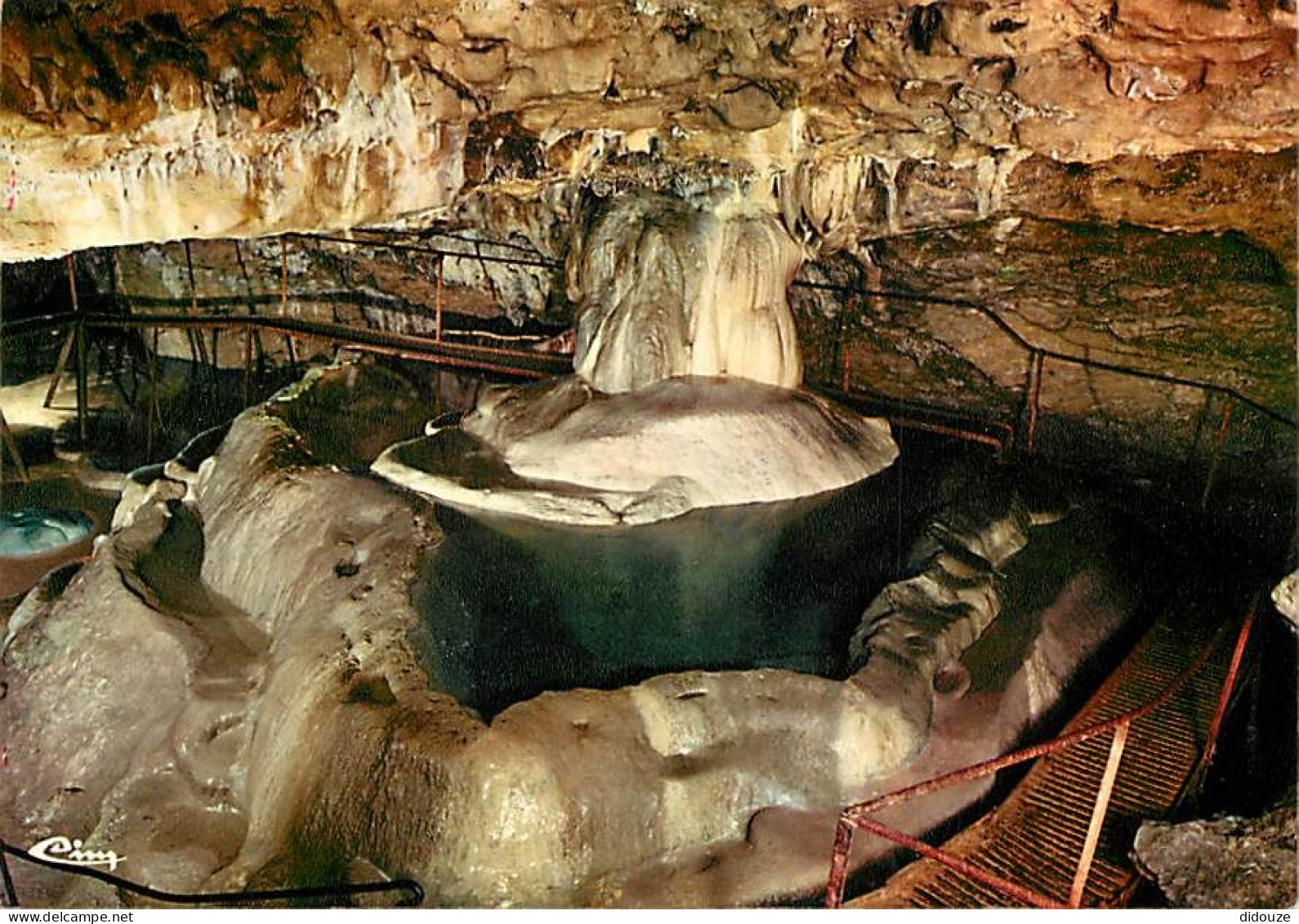 Carte Postale - 38 - La Balme les Grottes - Grottes de la Balme - La grande fontaine - Spéléologie - Curiosité Géologiqu