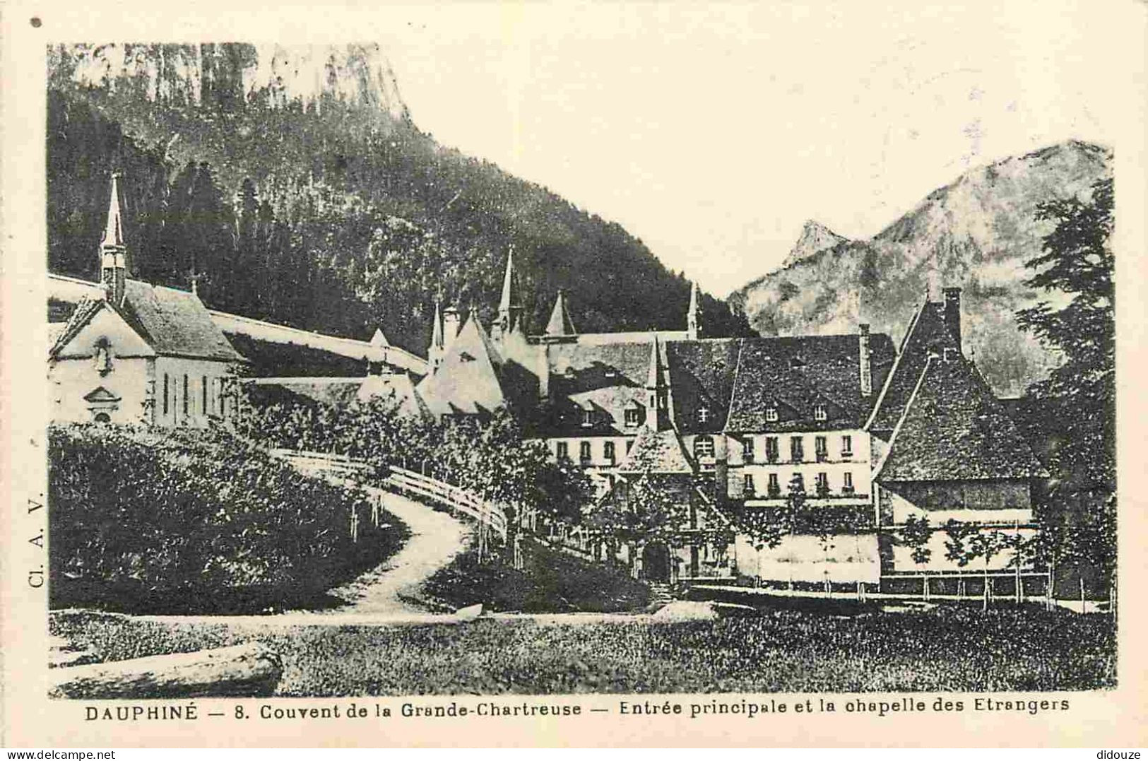 Carte Postale - 38 - La Grande Chartreuse - Couvent de la Grande Chartreuse - Entrée principale et la chapelle des Etran