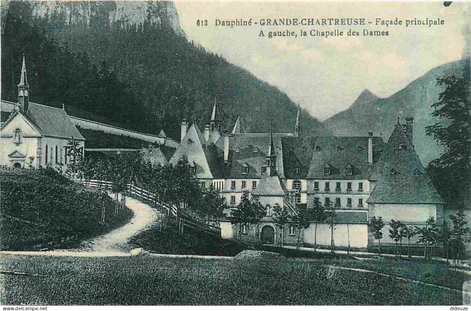 Carte Postale - 38 - La Grande Chartreuse - Couvent de la Grande Chartreuse - Façade principale - A gauche la Chapelle d