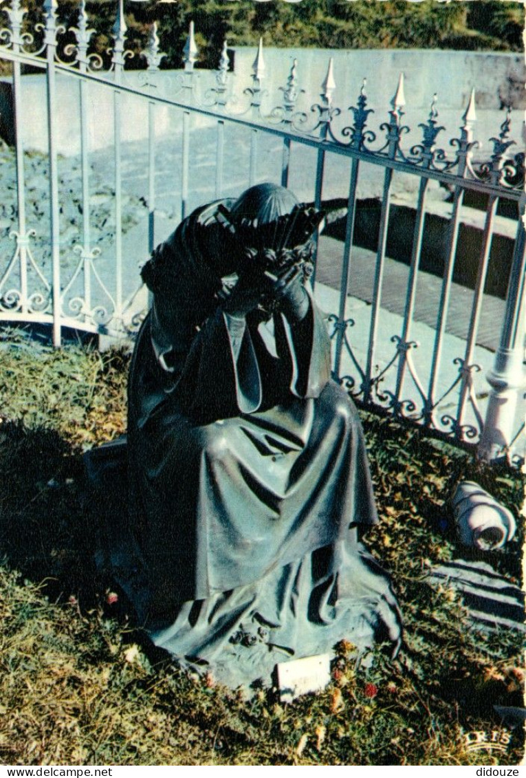 Carte Postale - 38 - La Salette - Sanctuaire Notre Dame de la Salette - La Vierge en pleurs - Lieu de Pèlerinage - Carte