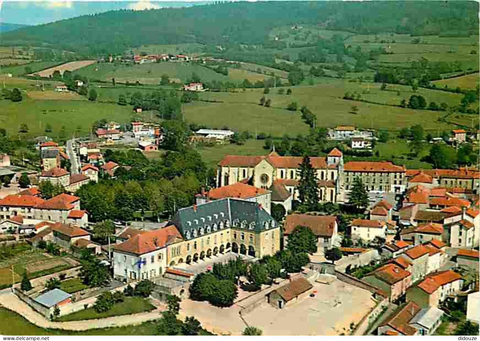 Carte Postale - 42 - Belmont de la Loire - La Maison Familiale - Vue aérienne - CPM - Voir Scans Recto-Verso - Poscard -