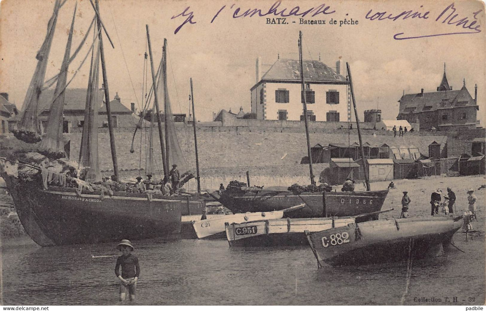 carte postale [44] Batz-sur-Mer (Bourg de B.)   bateaux de pêche   très beau plan