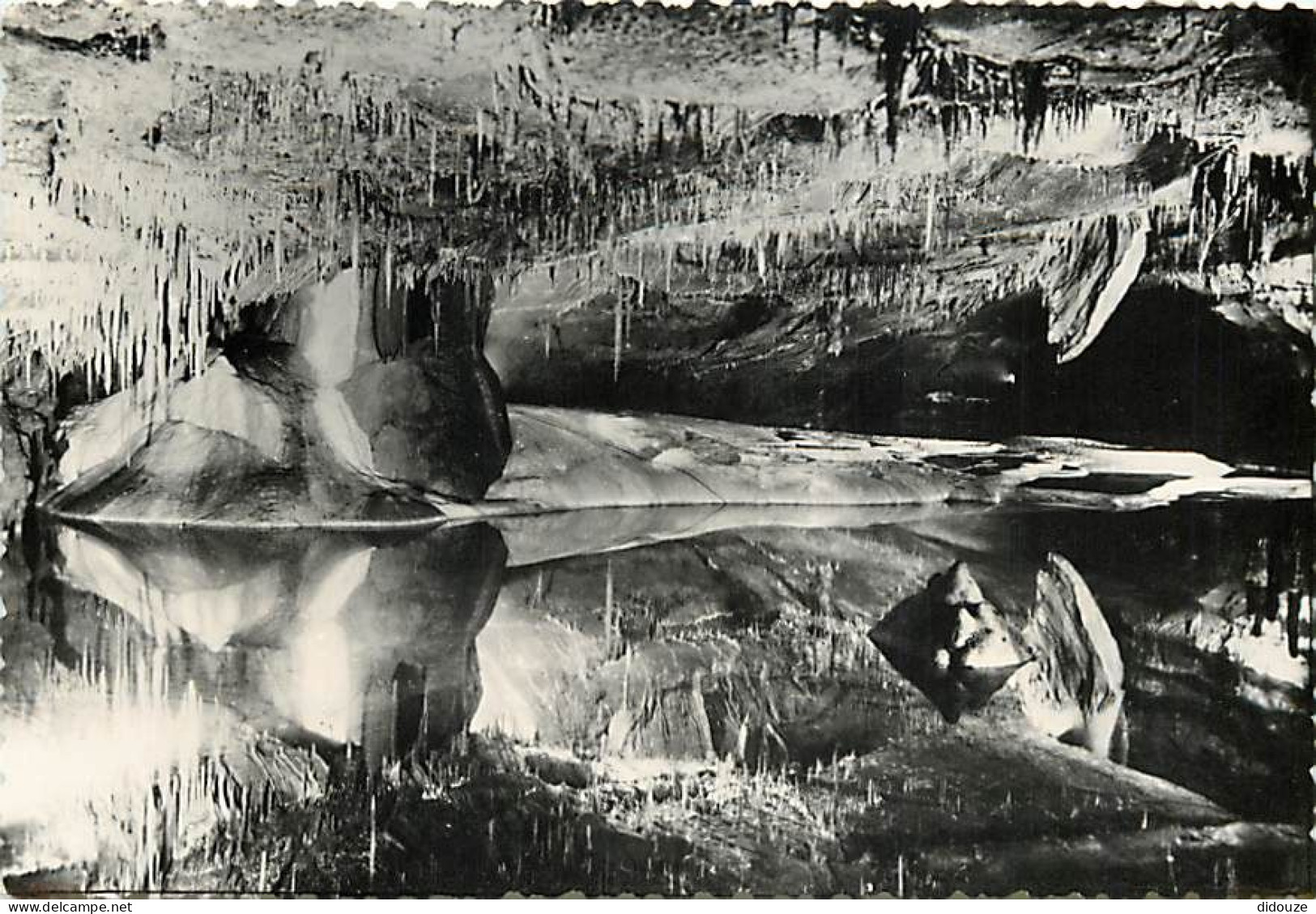 Carte Postale - 46 - Lacave - Grottes de Lacave - Mirages dans les lacs - Spéléologie - Carte dentelée - CPSM grand form