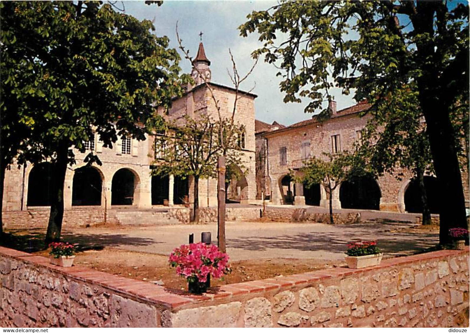 Carte Postale - 47 - Monflanquin - Les Arcades, place de la Mairie - Carte Neuve - CPM - Voir Scans Recto-Verso - Poscar