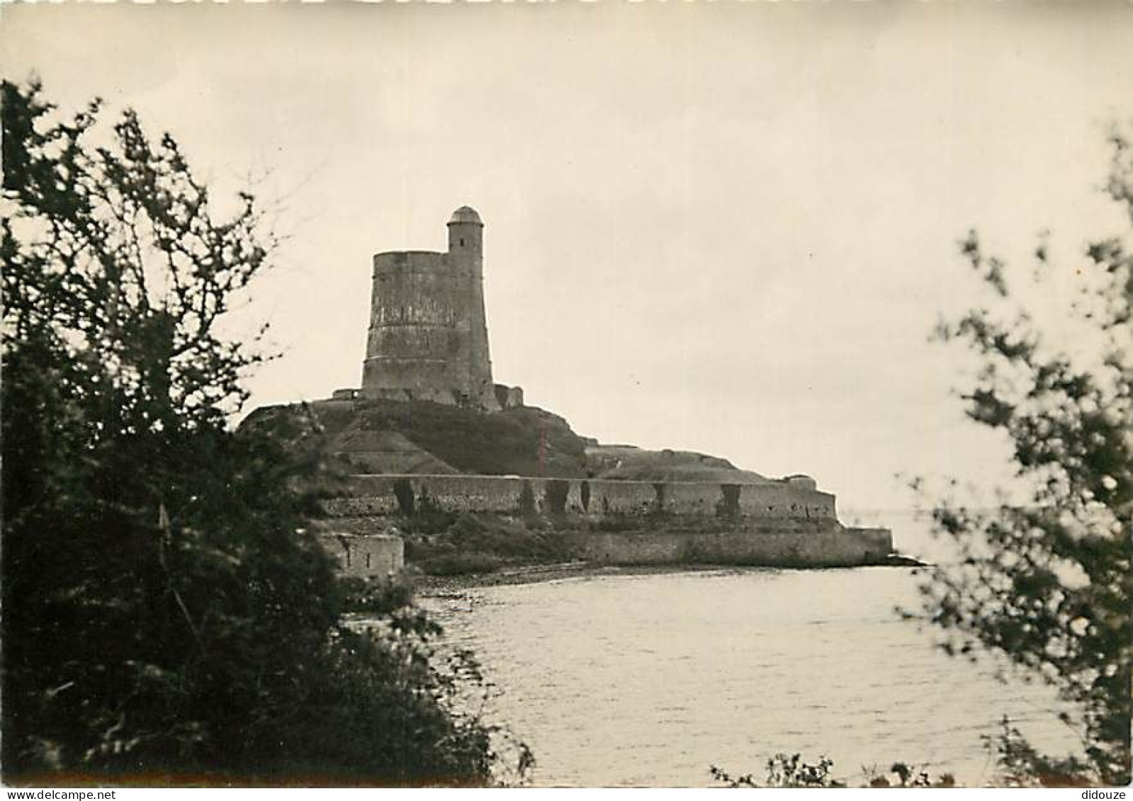 Carte Postale - 50 - Saint Vaast la Hougue - la Hougue à marée haute - CPSM grand format - Voir Scans Recto-Verso - Posc