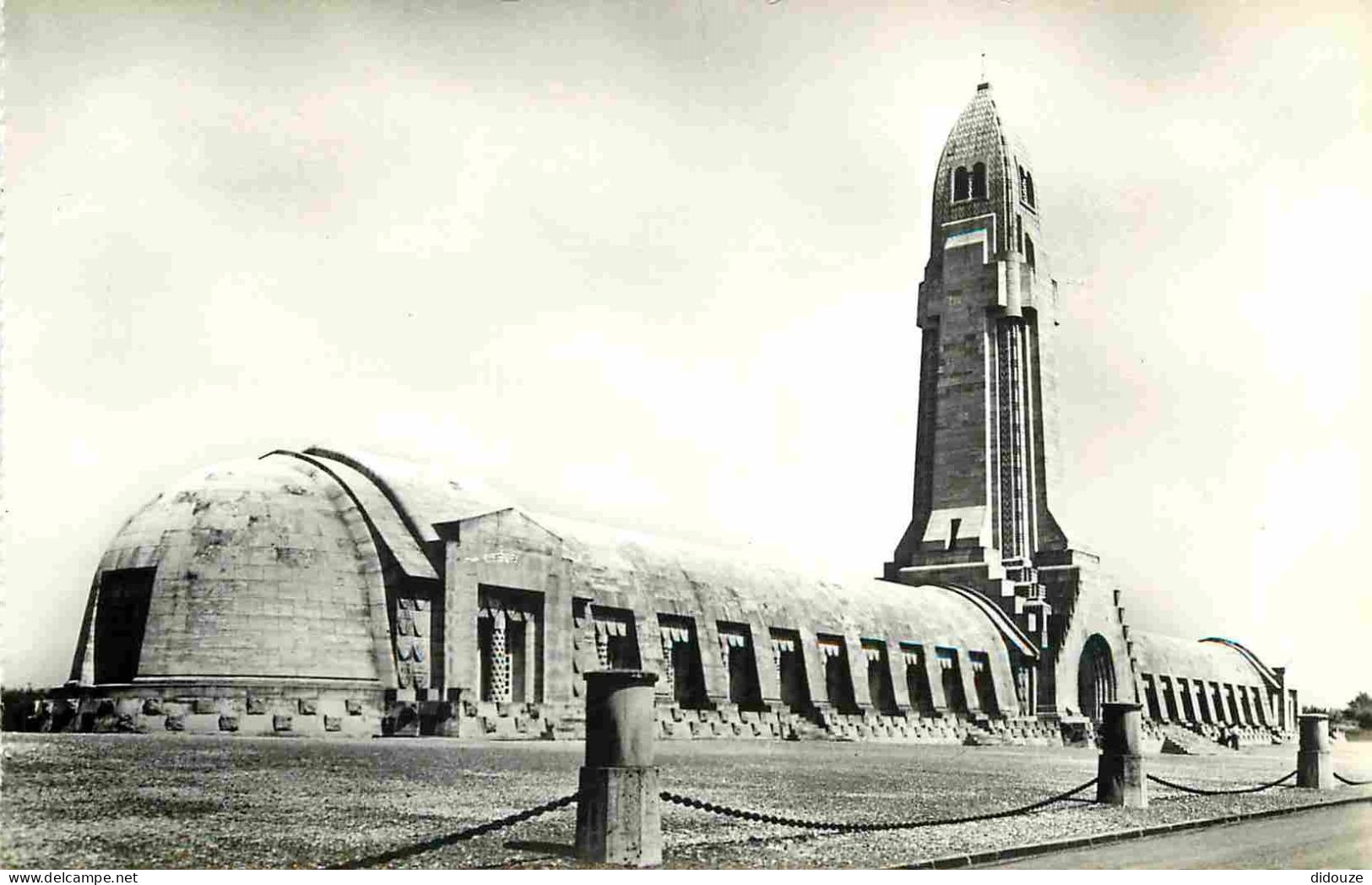 Carte Postale - 55 - Douaumont - L'Ossuaire de Douaumont - Mention Photographie Véritable - Carte Dentelée - CPSM format