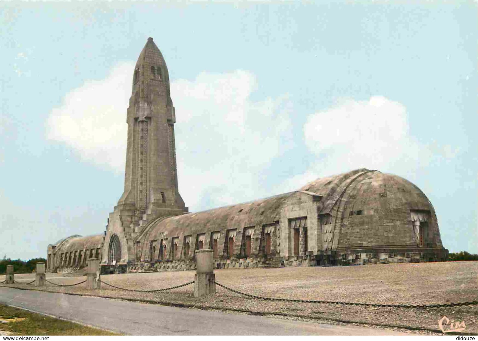 Carte Postale - 55 - Douaumont - L'Ossuaire de Douaumont - Mention Photographie Véritable - Carte Dentelée - CPSM Grand