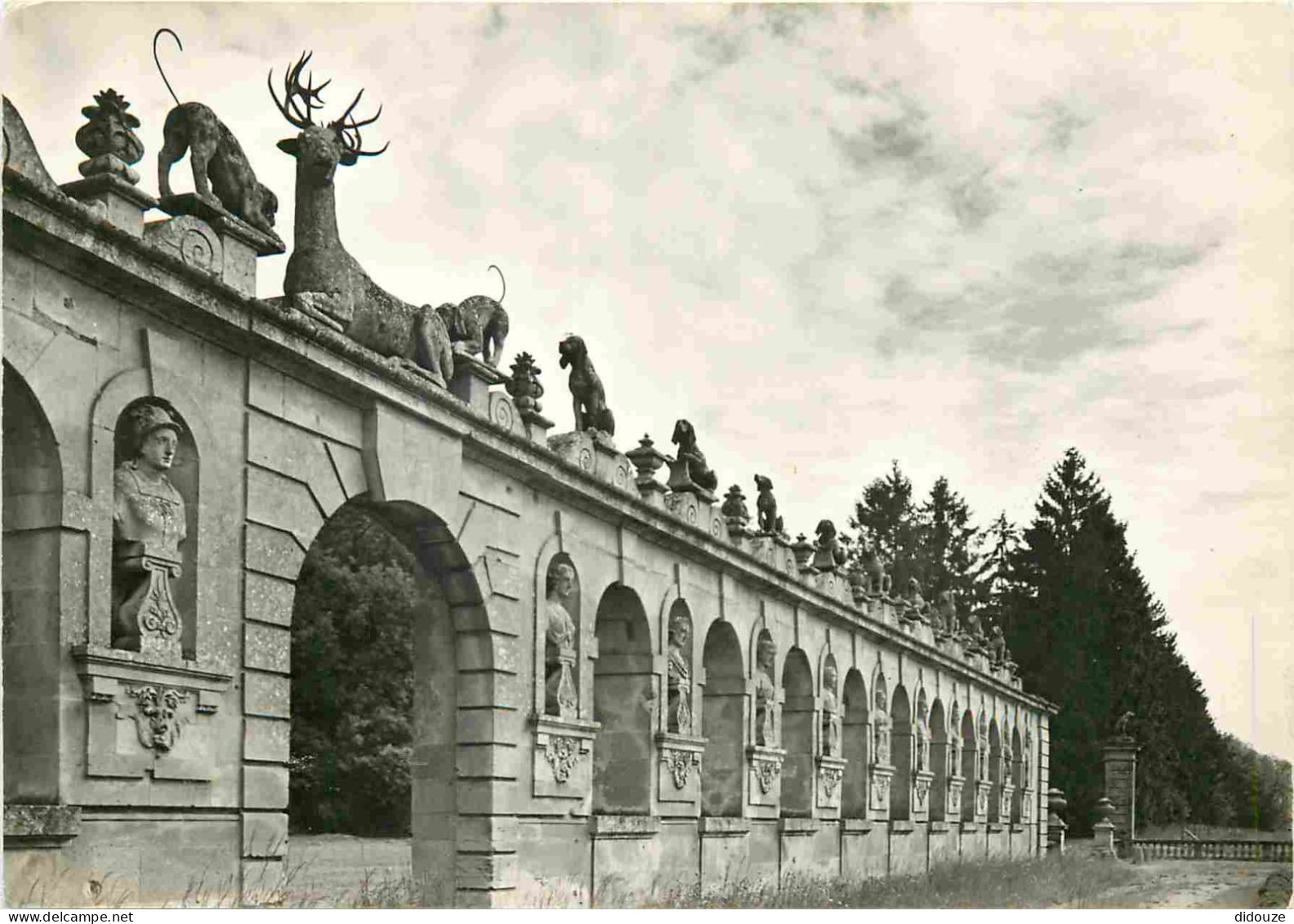 Carte Postale - 60 - Raray - Le Chateau - La chasse au cerf - CPSM grand format - Voir Scans Recto-Verso - Poscard - Car