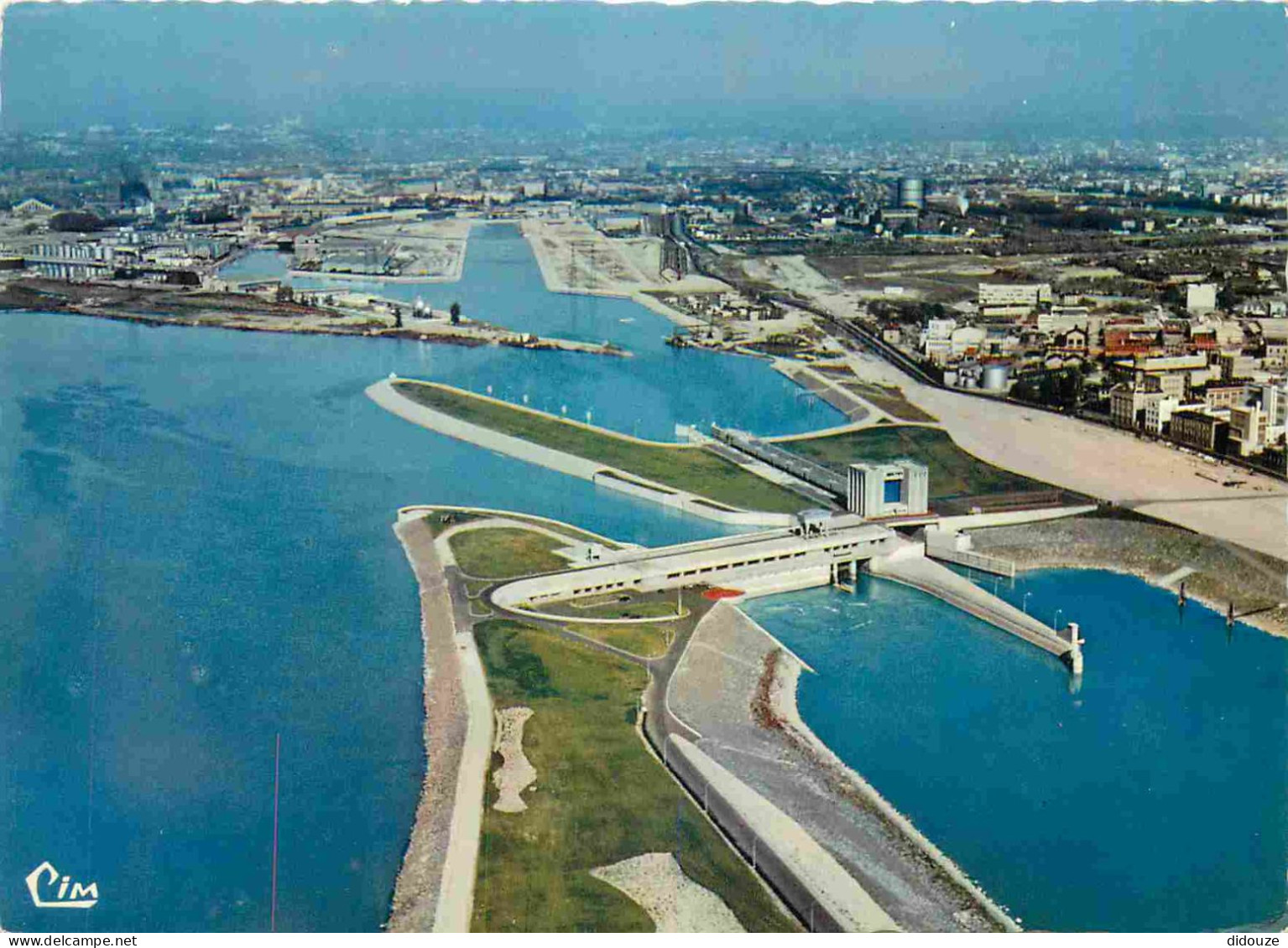 Carte Postale - 69 - Pierre Benite - Vue aérienne - Port industriel de Lyon Edouard Herriot - Le Rhone - Centrale hydroé