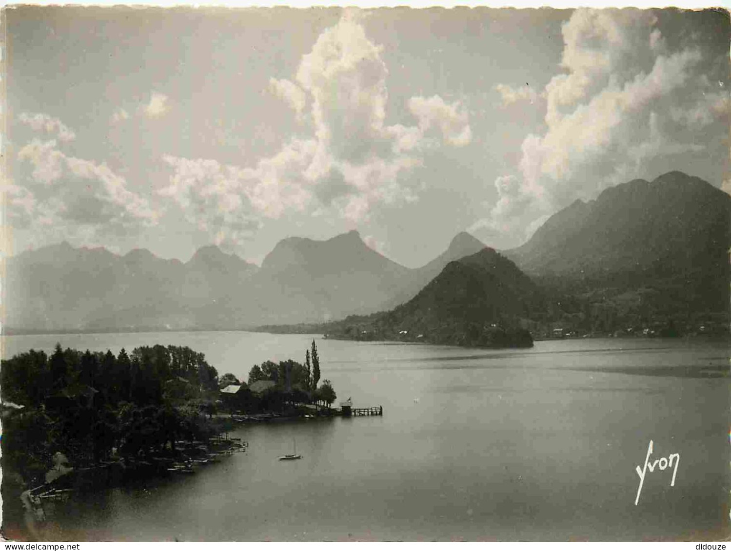 Carte Postale - 74 - Duingt - Le roc de Chère et la presqu ile du Château de Duingt - Carte dentelée - CPSM grand format